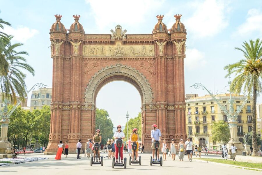 Barcelona: 2,5hr Art of Gaudí Segway Tour - Sagrada Família, the tour’s big finish