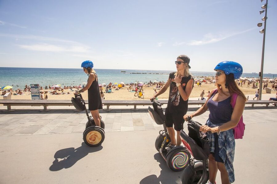 Barcelona: 3-Hour Segway Sightseeing Tour - Guides, languages, and the small-group setup