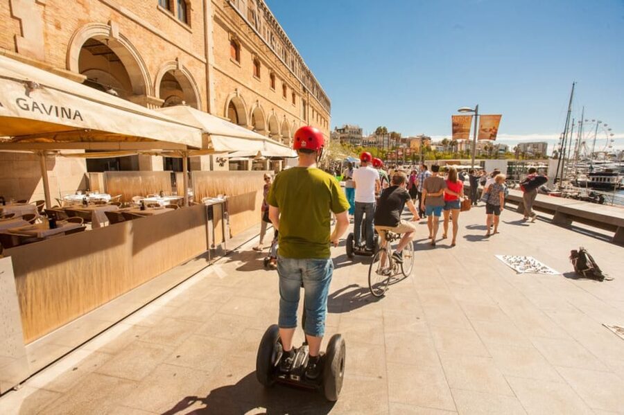 Barcelona: City Highlights Segway Tour - Guides, languages, and group size