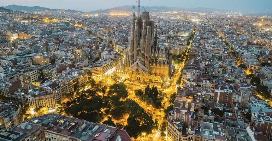 Barcelona: Gaudí Sightseeing Guided Segway Tour - Ciutadella Park and Arc de Triomf