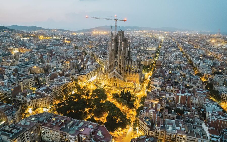 Barcelona: Gaudí Sightseeing Guided Segway Tour - Sagrada Família is an exterior stop