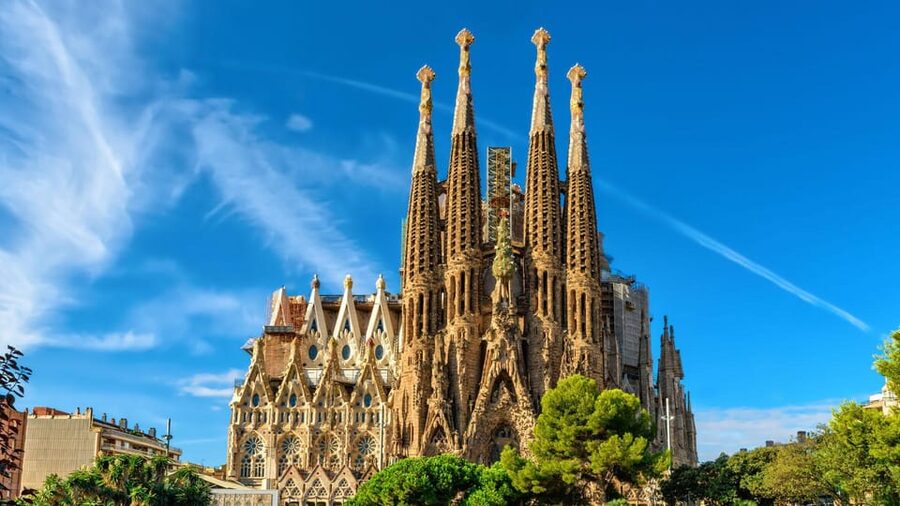 Barcelona: Gothic Quarter & Sagrada Familia Area Segway Tour - Who should take this Barcelona ride?
