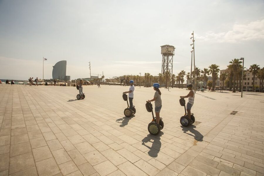 Barcelona: Old Port and Gothic Quarter Guided Segway Tour - Parc de la Ciutadella and the Arc de Triomf