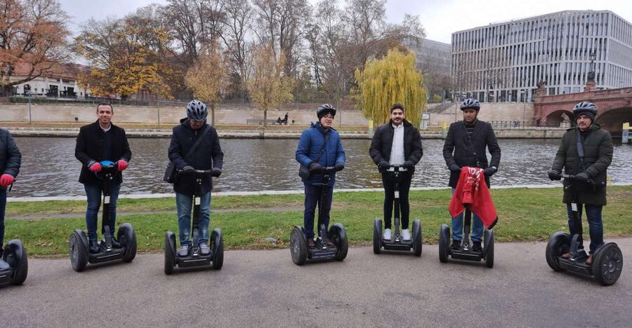 Berlin: 2-H VIP Private Guided Segway Tour - Reichstag and the government district