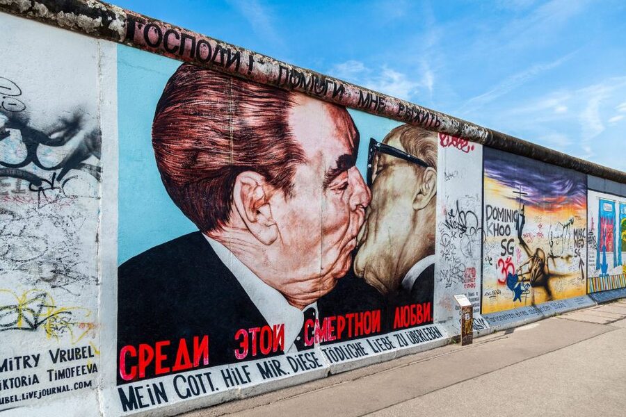 Berlin: East Side Gallery and Cold War Segway Tour - Alexanderplatz and the Modern City