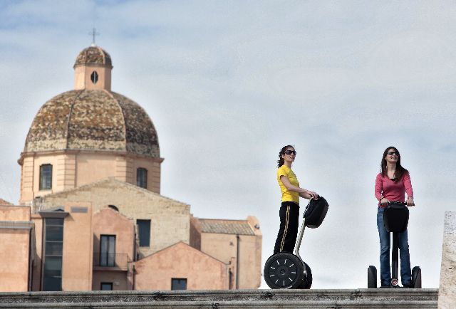 Cagliari: Guided Segway Tour - Group size, refreshments, and timing