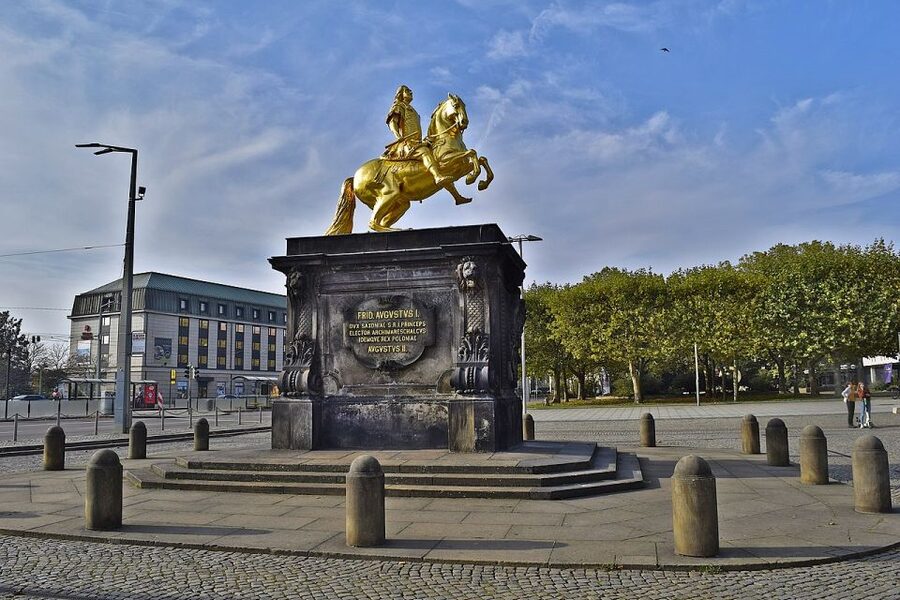 Dresden: Guided Segway Klassik Tour - Starting at the Golden Rider in Neustadt
