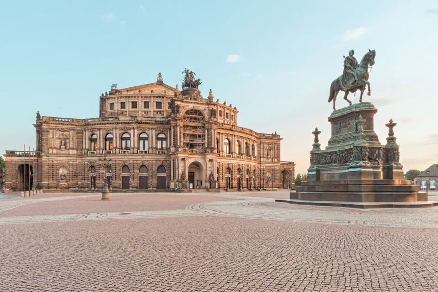 Dresden: Segway Tour Along the Elbe and Old Town - The German-language guide question