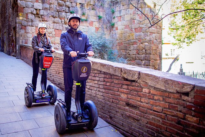 Gran Gaudi - 3H Segway tour - Sagrada Familia from the outside