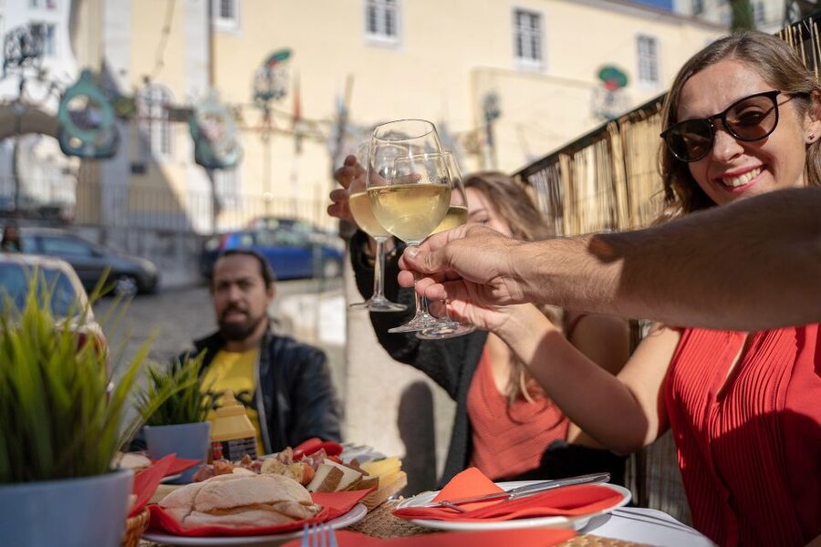 Lisbon: Segway Food Tour of Alfama and Old Town Lisbon - São Jorge Castle and the route through Mouraria
