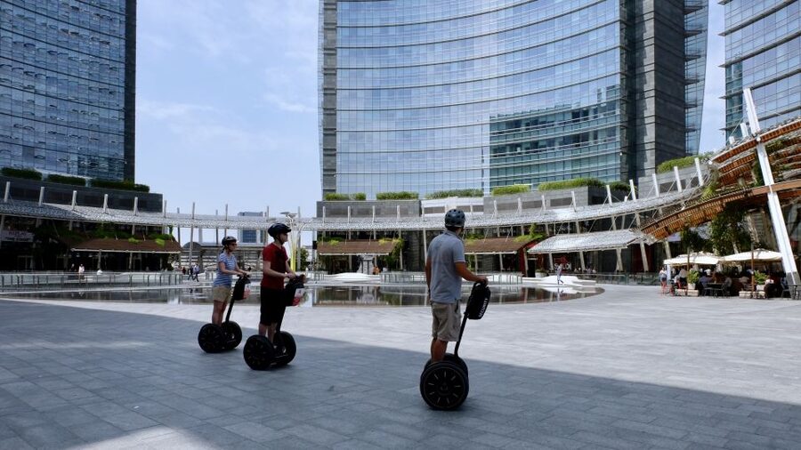 Milan: SEGWAY Tour with Live Tourist Guide 2 hours & half - From Milan’s historic center to its new skyline