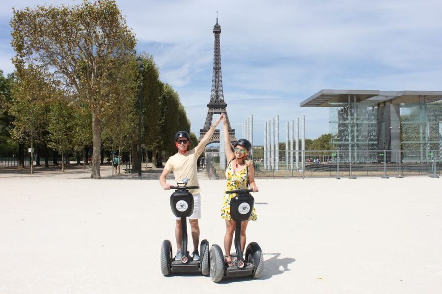 Paris: Private Sightseeing Segway Tour - Riding the Champs-Élysées
