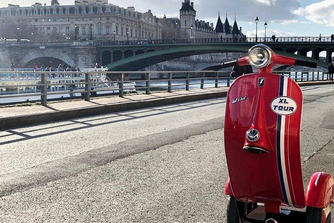 Paris - Segway Tour 120 min - Eiffel Tower, Trocadéro, and the Liberty Flame