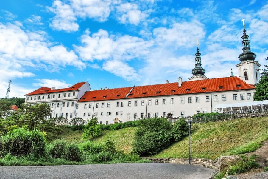 Prague: 4-Hour Segway and Scooter Tour with Lunch and Drinks - What the guides add to the day