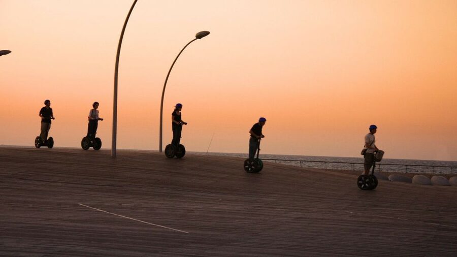 Valencia: 1 Hour Segway Tour at Night - A short Segway ride with a clear nighttime purpose